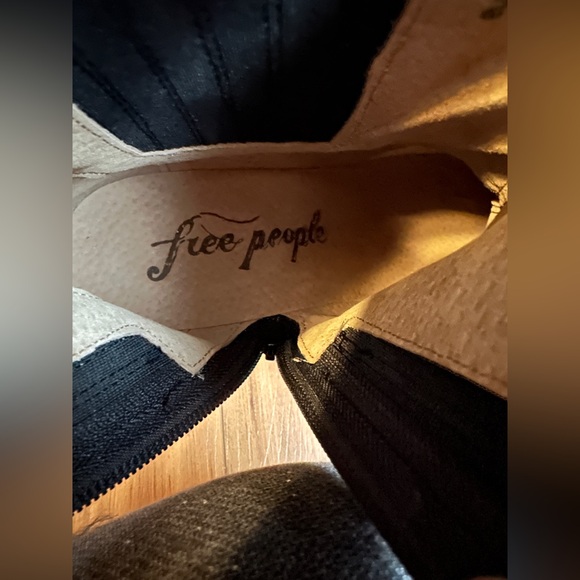 Free People James Chelsea Boot White Leather Lug Sole | NIB Size 38.5 / US 8 - Picture 9 of 16